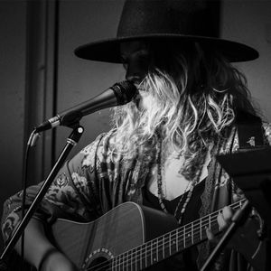 Meet your Posher, Caitlyn